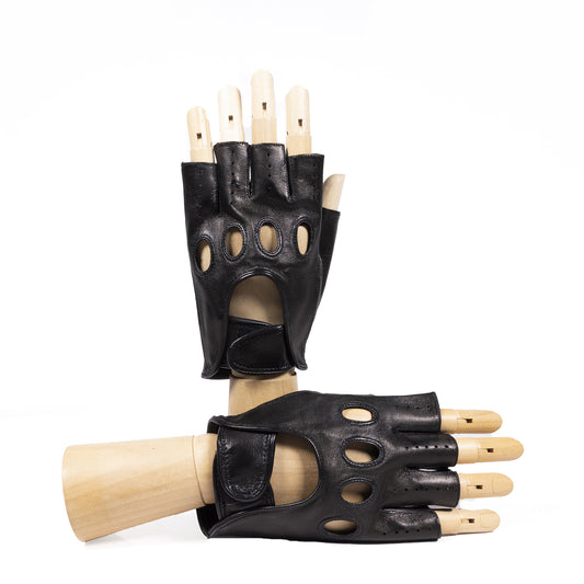 Mens black leather half-finger driving gloves with strap closure, highlighting elegant design and Italian craftsmanship.