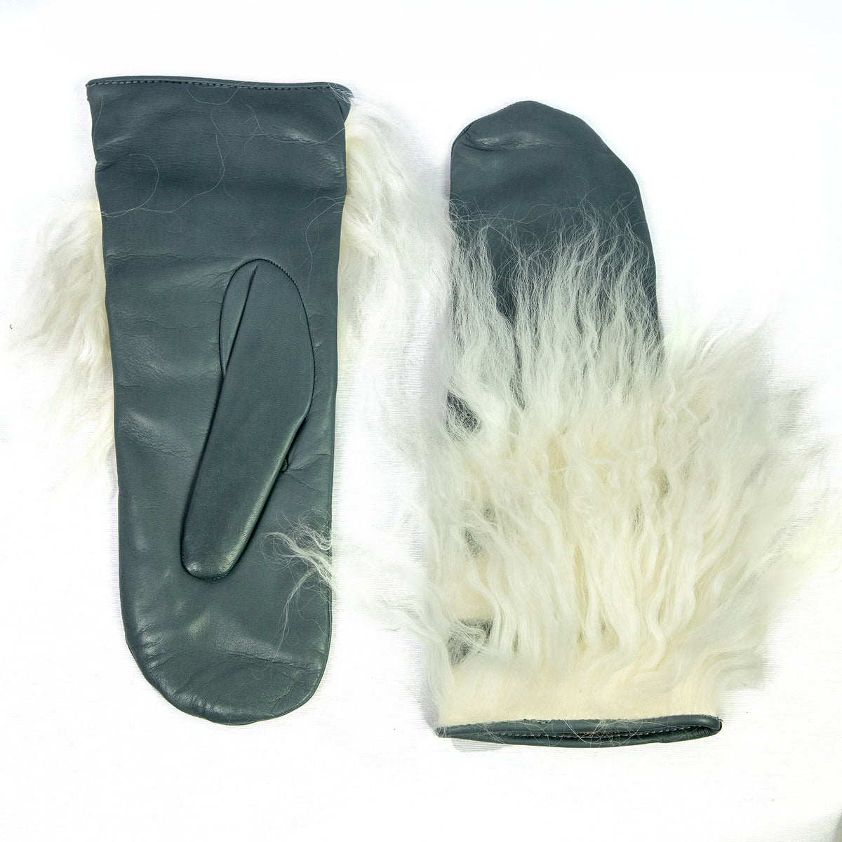 Nappa leather mittens featuring luxurious Mongolia fur, showcasing elegant design and Italian craftsmanship.