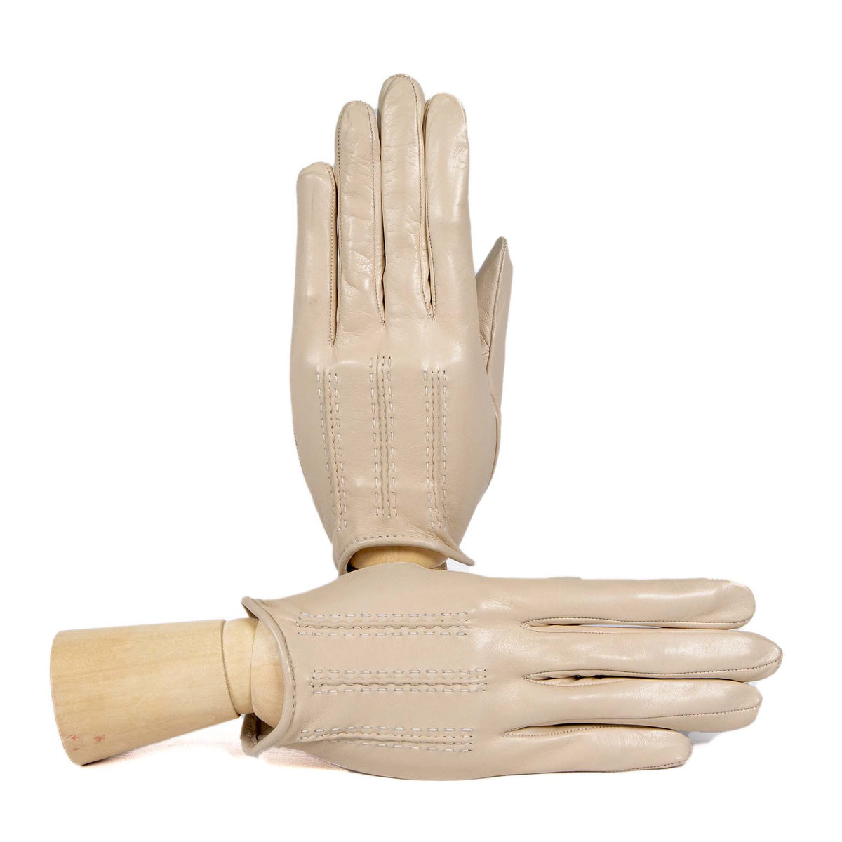 Beige unlined leather gloves showcasing elegant stitching, embodying Italian craftsmanship and timeless style for spring.