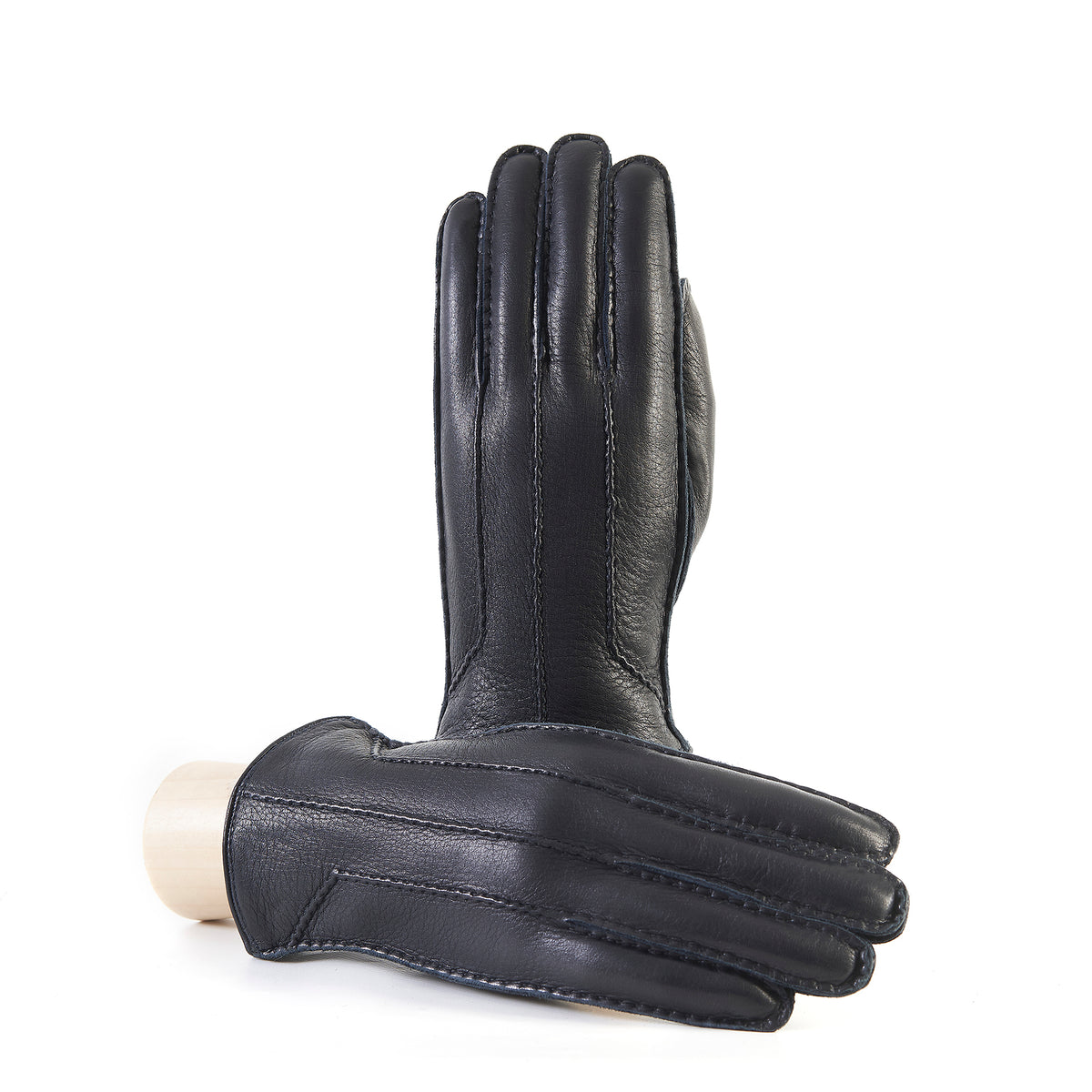 Finestrella: handcrafted deerskin gloves